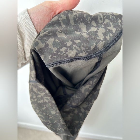Lululemon Align Pant II 25"
Wild Thing Camo Deep Coal Multi - Picture 13 of 14